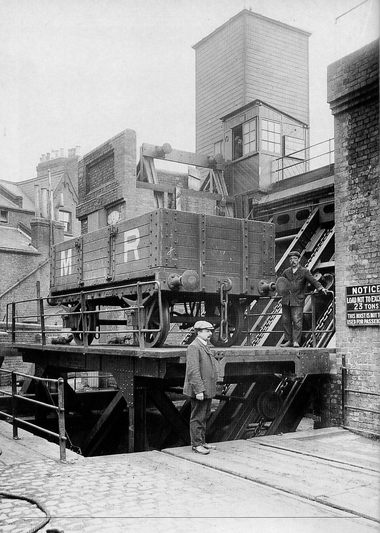 Leytonstone wagon hoist.